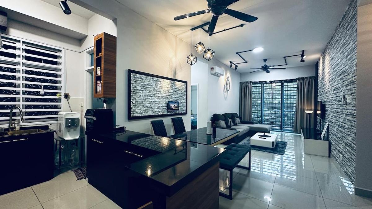 Johor Big & Cozy Home, Easy Parking, 2rooms, Fast Wifi *
