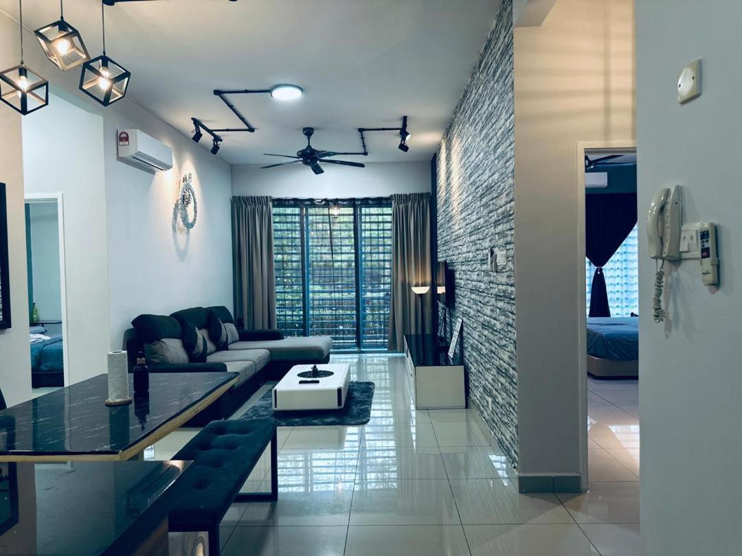 Johor Big & Cozy Home, Easy Parking, 2rooms, Fast Wifi Apartment Johor Bahru